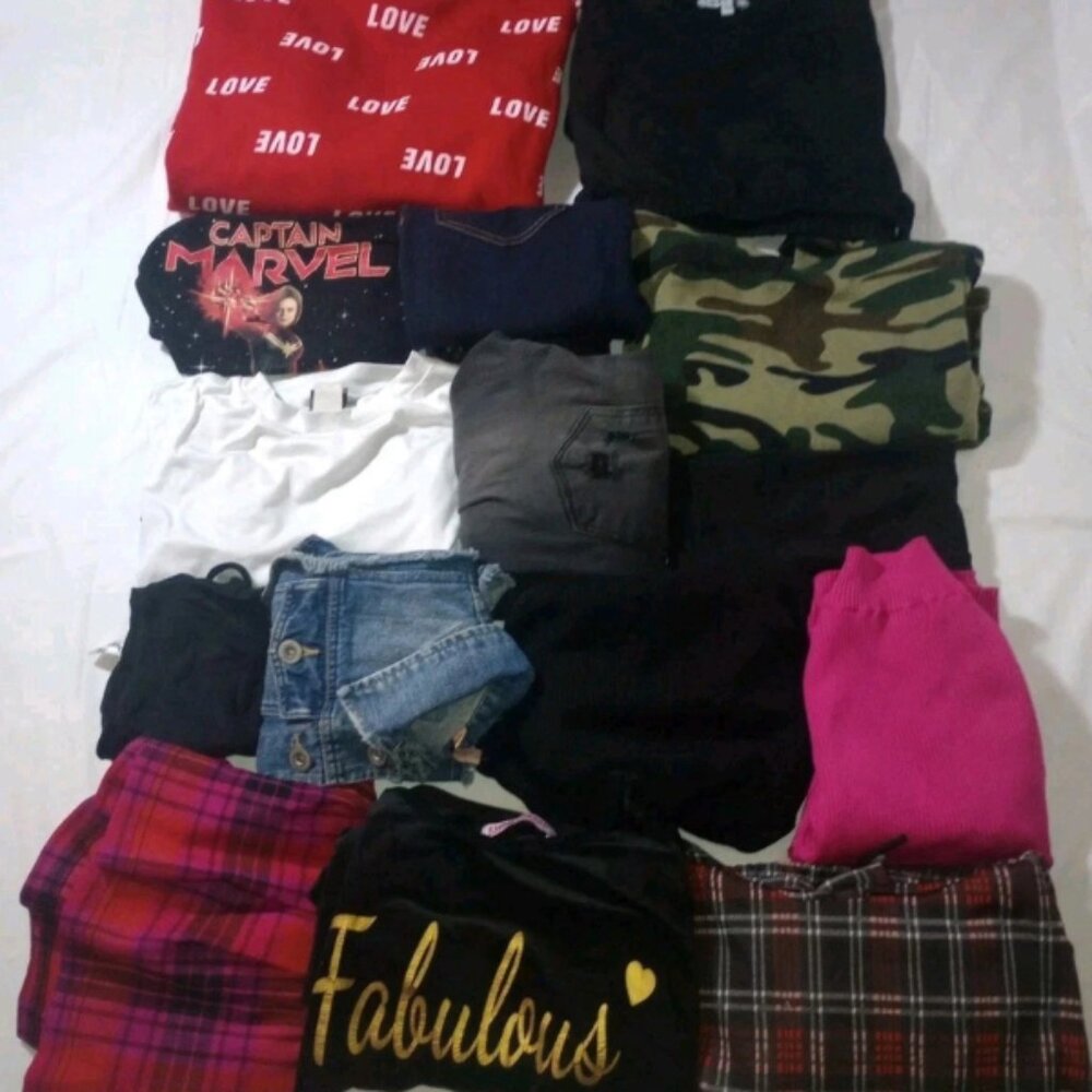 15-Piece Women’s Clothing Bundle Preowned Sizes S,M,L Mixed Tops & Bottoms